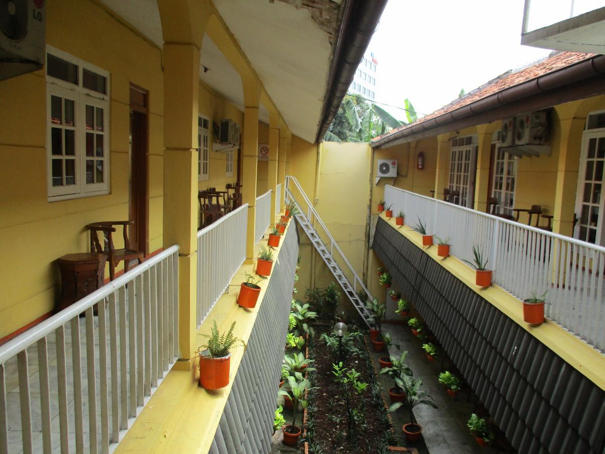 Hotel Tugu Asri Джакарта Экстерьер фото